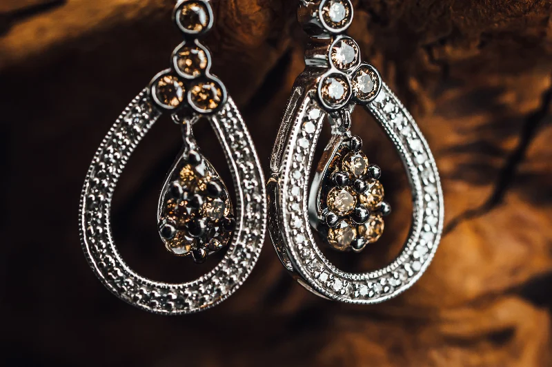 10k White Gold Diamond Drop Earrings